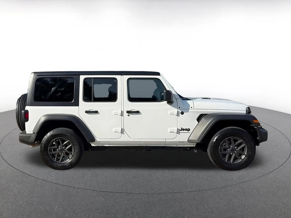 2025 Jeep JL Wrangler - Image 18 of 31