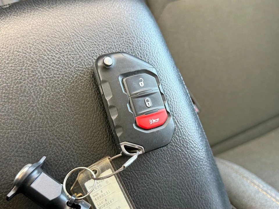 2025 Jeep JL Wrangler - Image 23 of 31