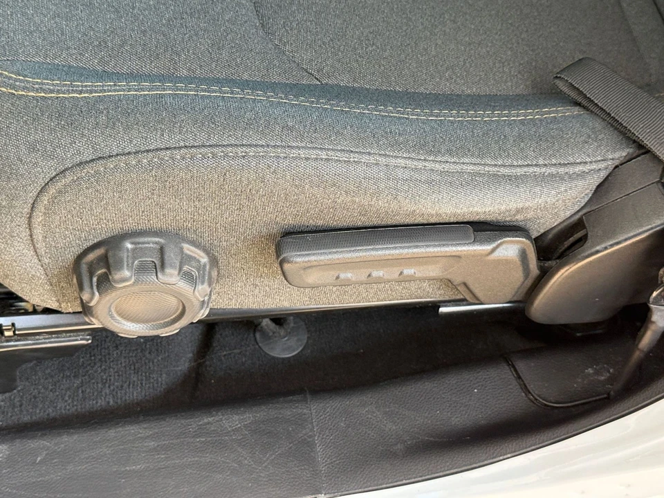 2025 Jeep JL Wrangler - Image 24 of 31