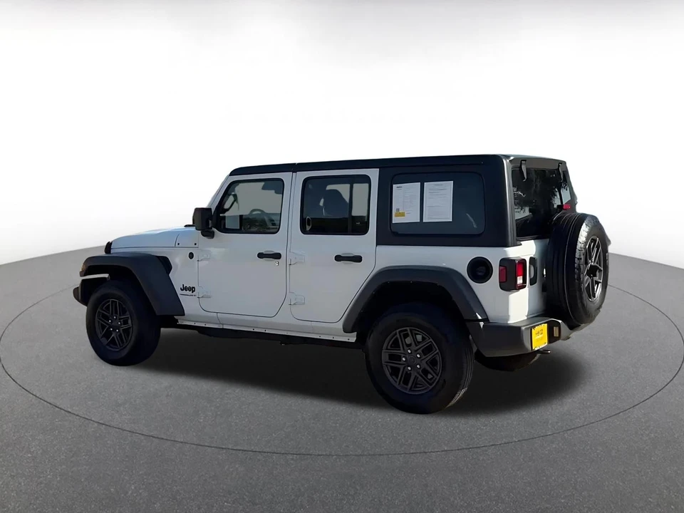 2025 Jeep JL Wrangler - Image 14 of 31
