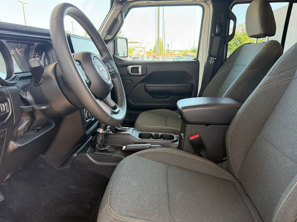 2025 Jeep JL Wrangler - Image 29 of 31