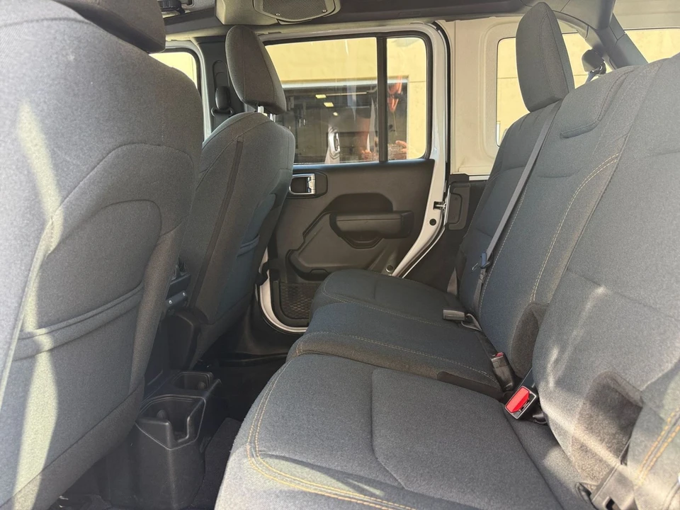 2025 Jeep JL Wrangler - Image 27 of 31