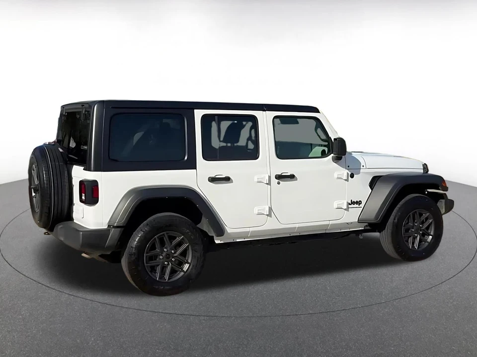 2025 Jeep JL Wrangler - Image 17 of 31