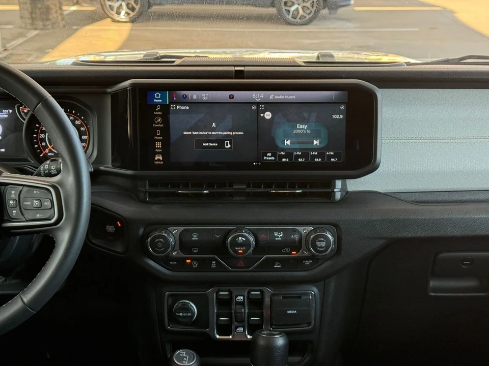 2025 Jeep JL Wrangler - Image 19 of 31