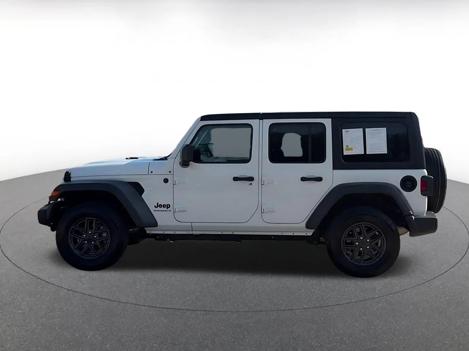 2025 Jeep JL Wrangler - Image 11 of 31