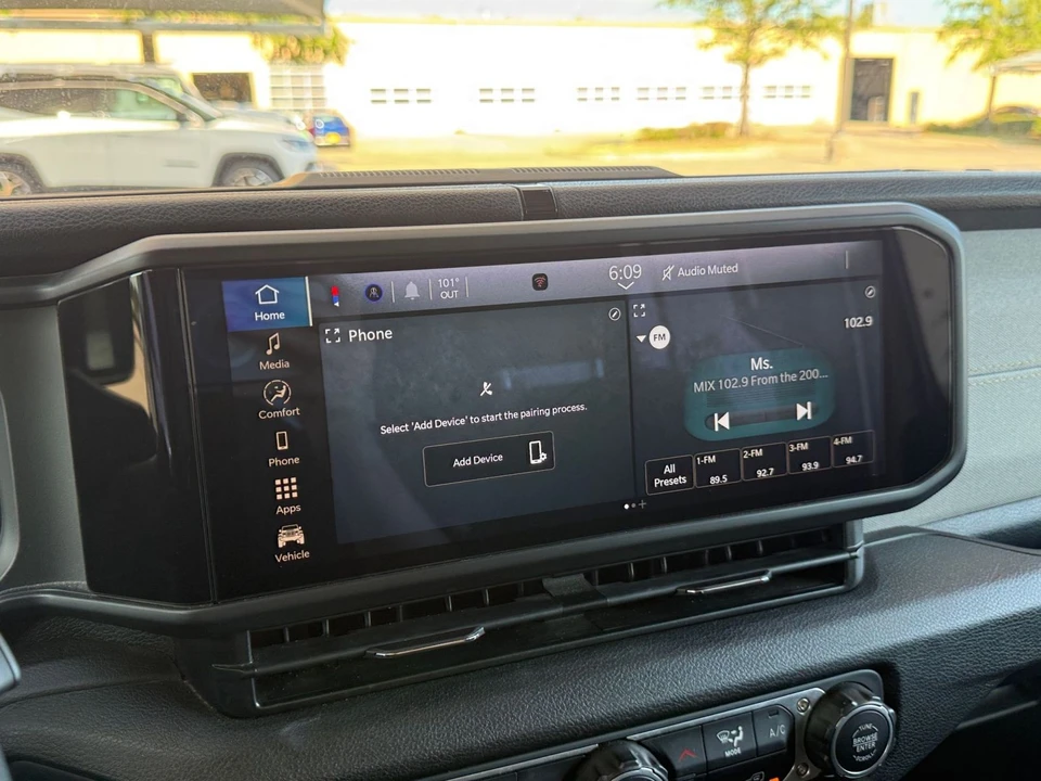 2025 Jeep JL Wrangler - Image 22 of 31