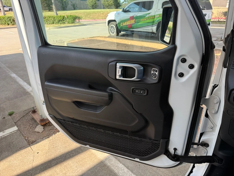 2025 Jeep JL Wrangler - Image 20 of 31
