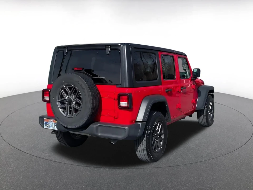 2025 Jeep JL Wrangler - Image 11 of 31