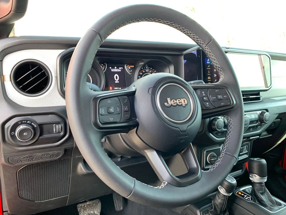 2025 Jeep JL Wrangler - Image 28 of 31