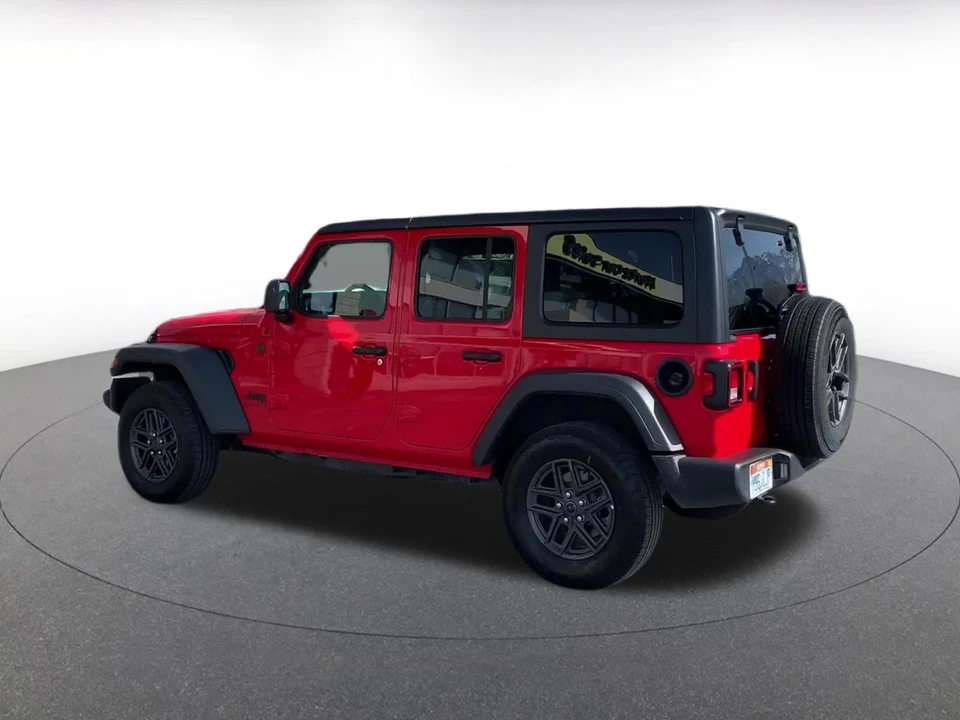 2025 Jeep JL Wrangler - Image 11 of 31