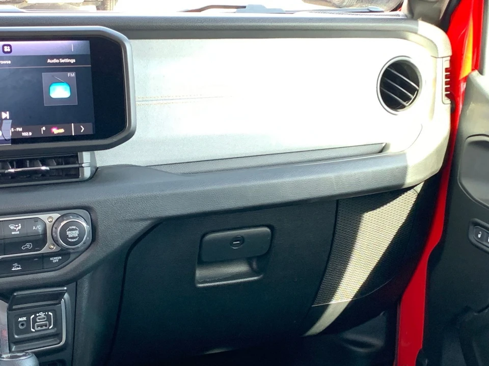 2025 Jeep JL Wrangler - Image 29 of 31