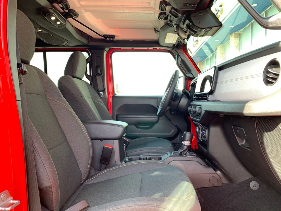 2025 Jeep JL Wrangler - Image 30 of 31