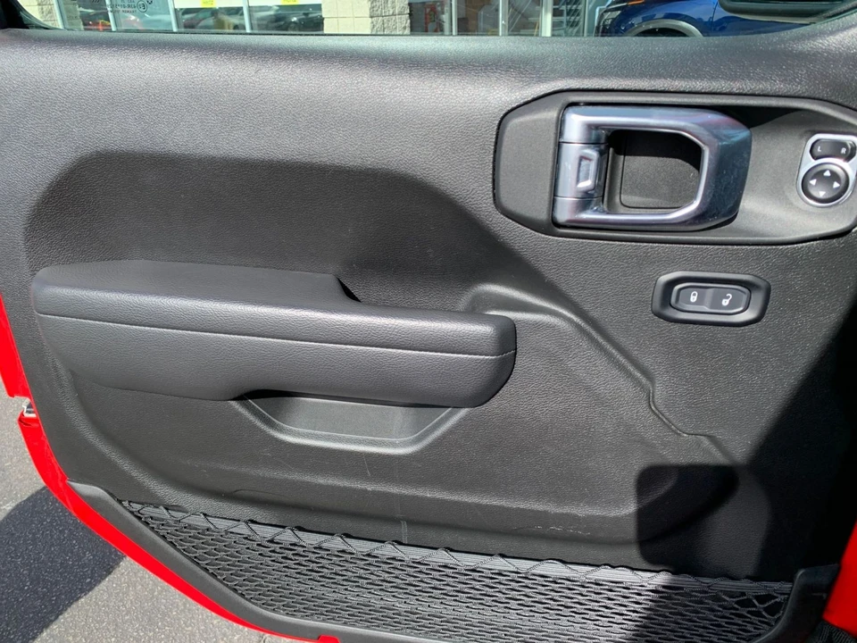 2025 Jeep JL Wrangler - Image 15 of 31