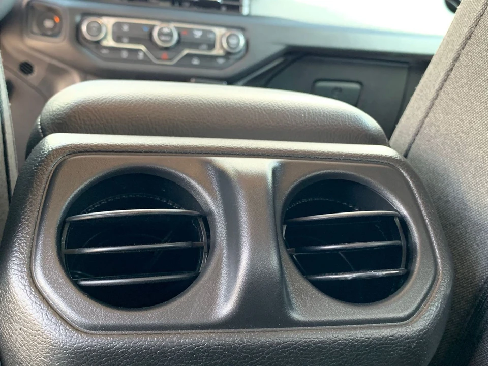 2025 Jeep JL Wrangler - Image 18 of 31