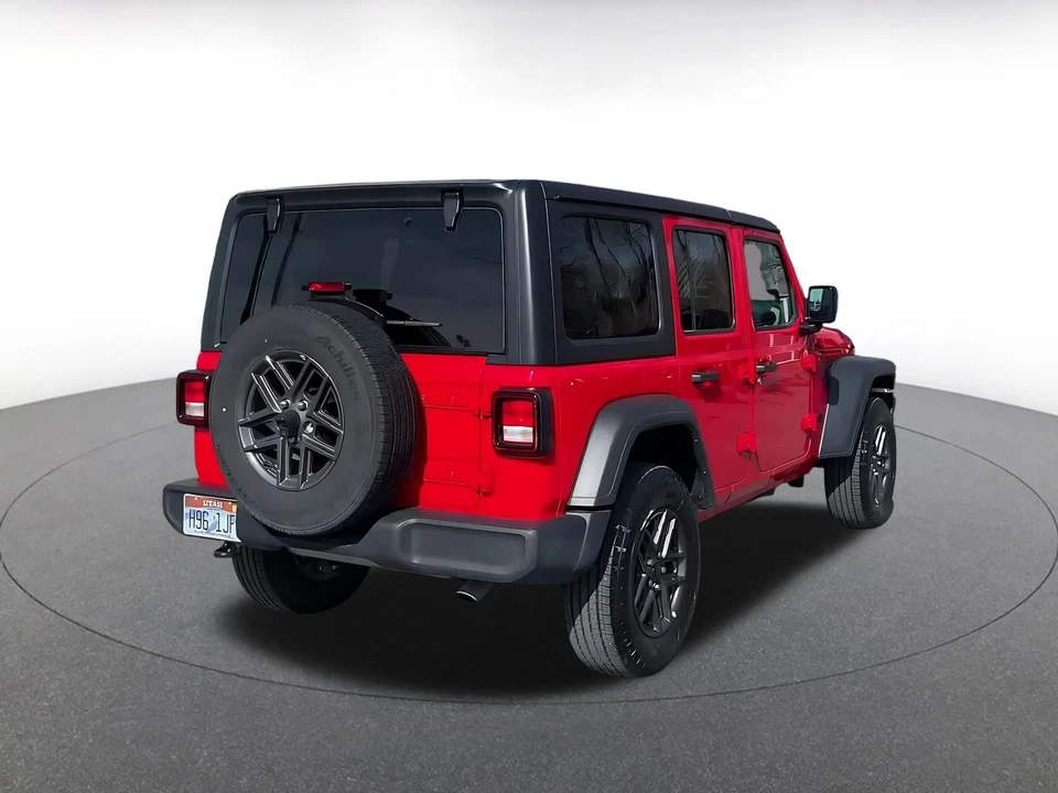 2025 Jeep JL Wrangler - Image 15 of 31