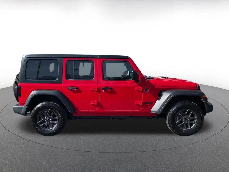 2025 Jeep JL Wrangler - Image 17 of 31