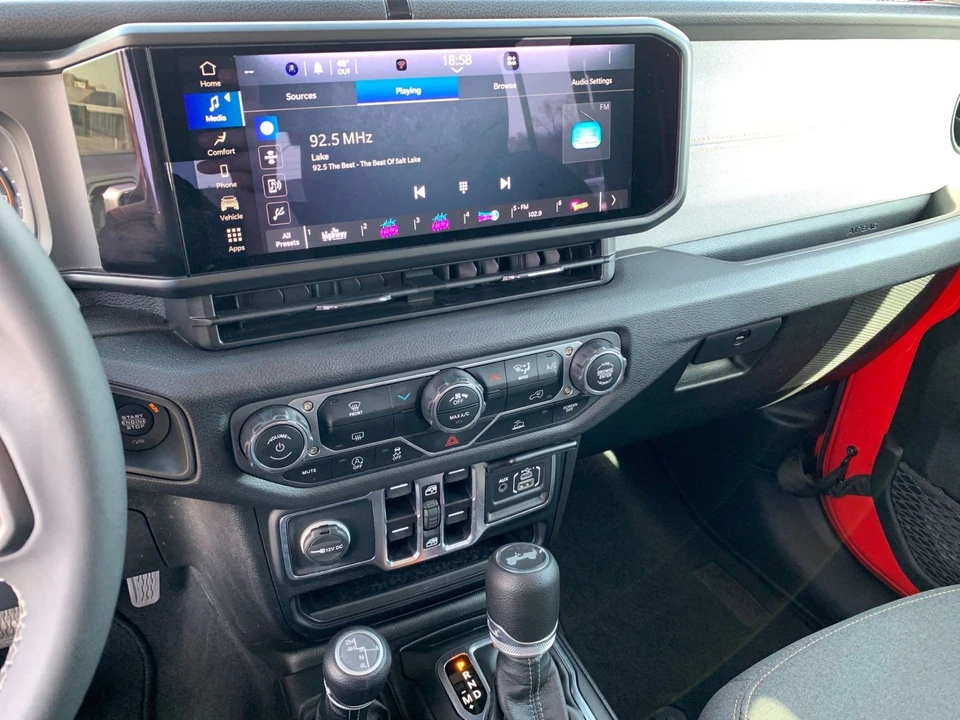 2025 Jeep JL Wrangler - Image 18 of 31