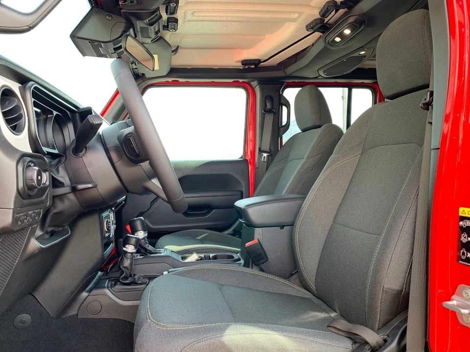 2025 Jeep JL Wrangler - Image 27 of 31