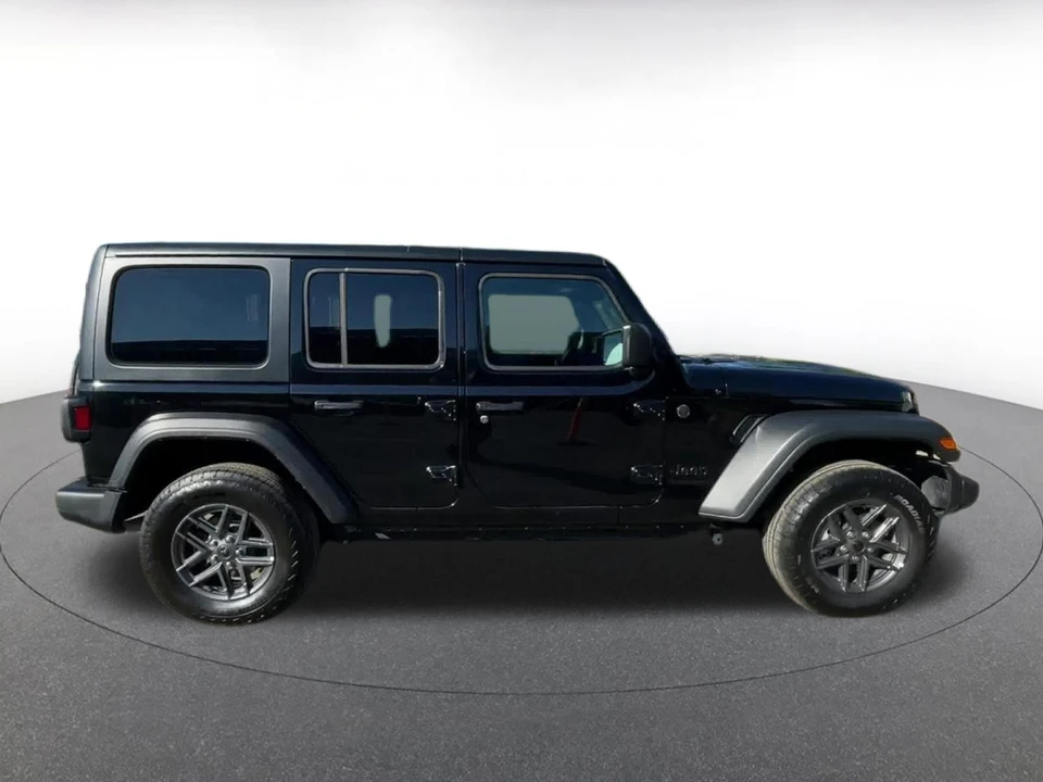 2025 Jeep JL Wrangler - Image 16 of 31