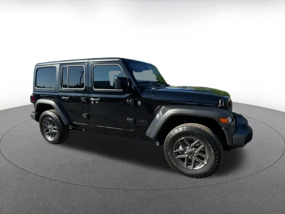 2025 Jeep JL Wrangler - Image 17 of 31