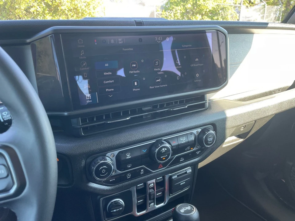 2025 Jeep JL Wrangler - Image 18 of 31