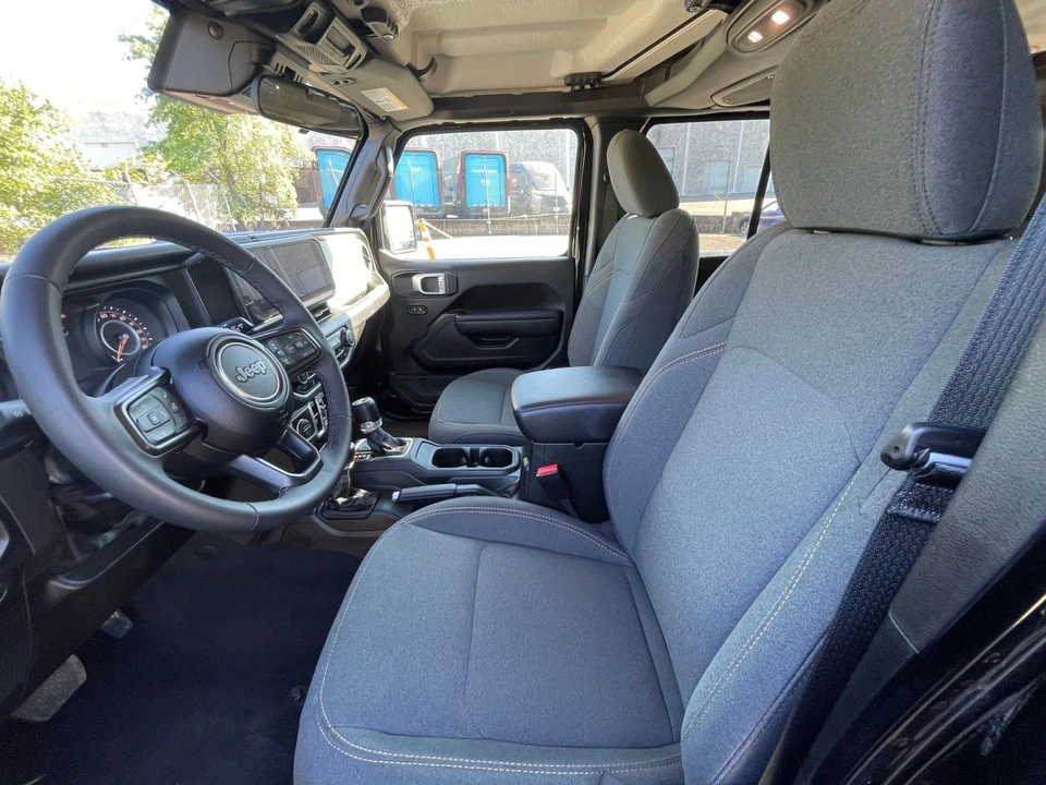 2025 Jeep - Image 23 of 31