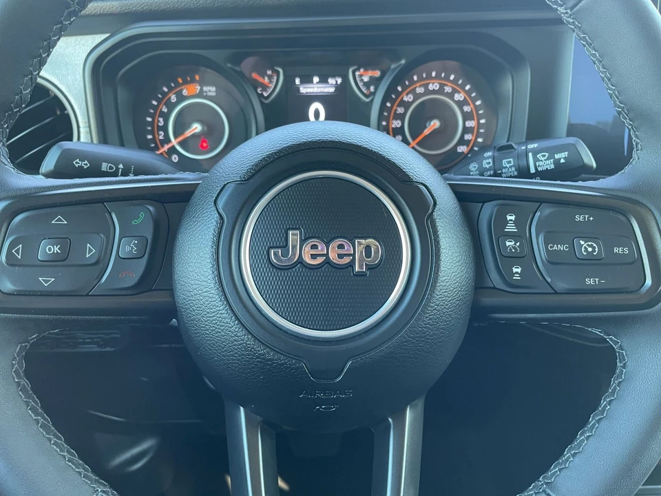 2025 Jeep JL Wrangler - Image 28 of 31
