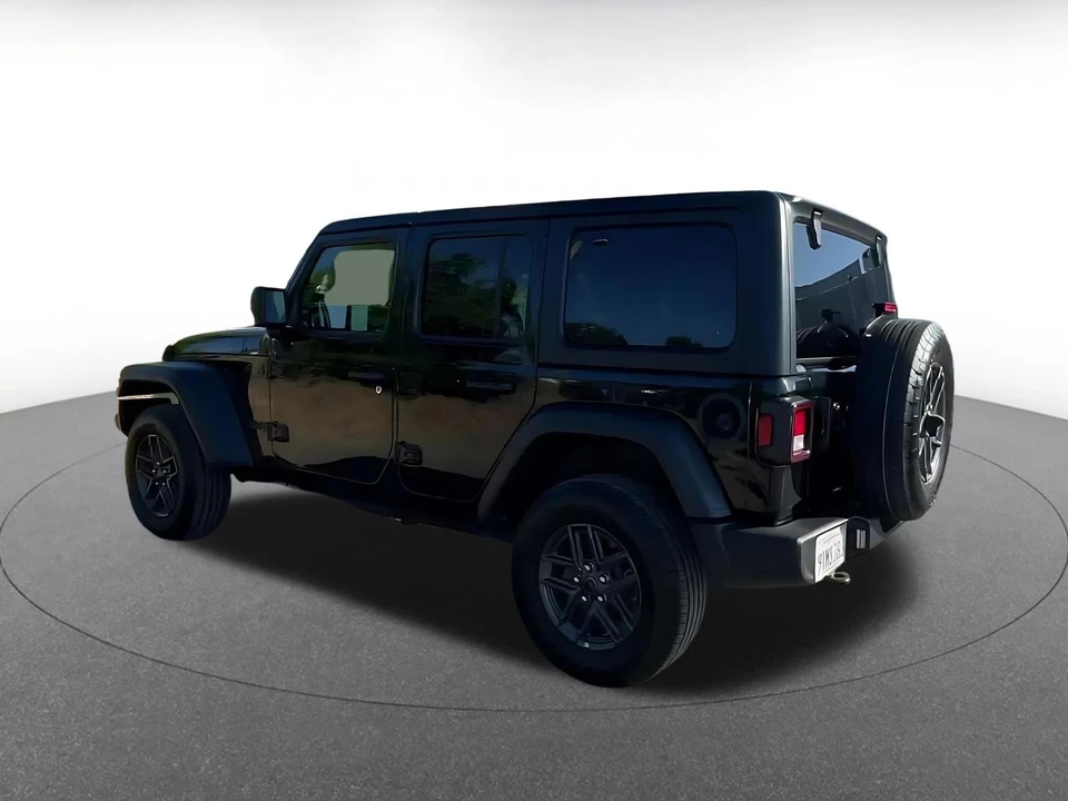2025 Jeep JL Wrangler - Image 12 of 31
