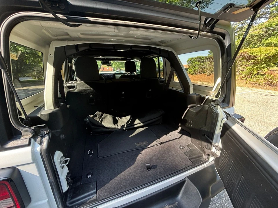2025 Jeep JL Wrangler - Image 29 of 31