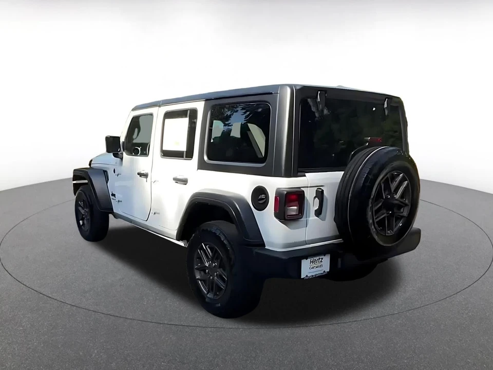 2025 Jeep JL Wrangler - Image 13 of 31