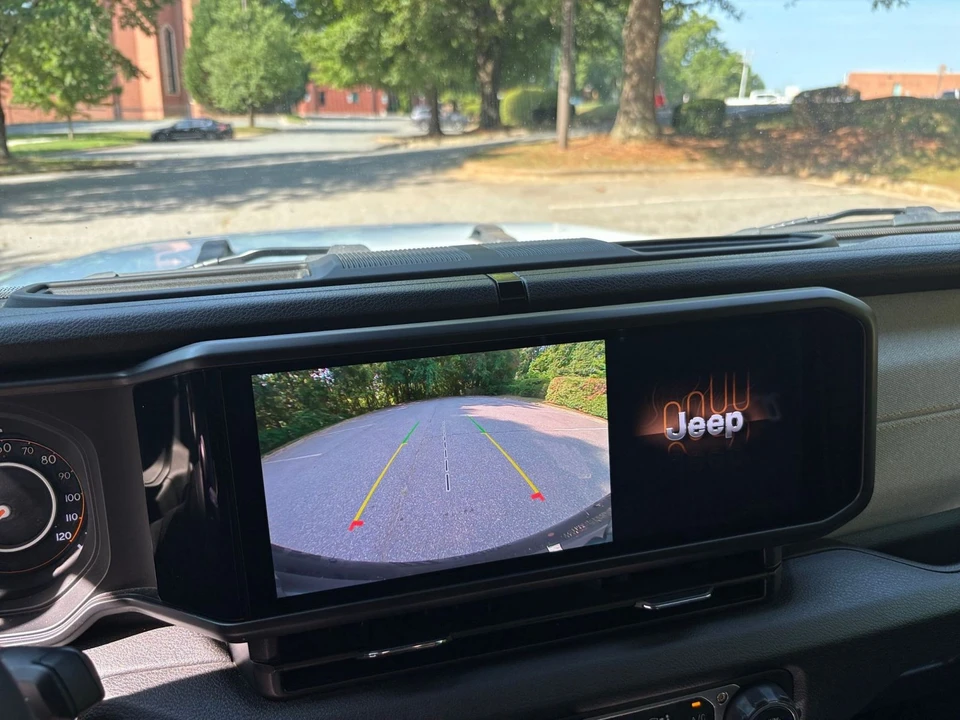 2025 Jeep JL Wrangler - Image 22 of 31