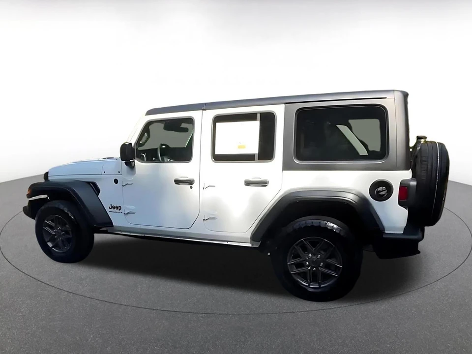 2025 Jeep JL Wrangler - Image 12 of 31