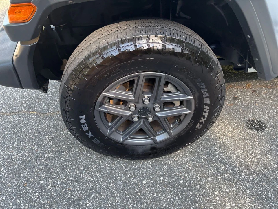 2025 Jeep JL Wrangler - Image 27 of 31
