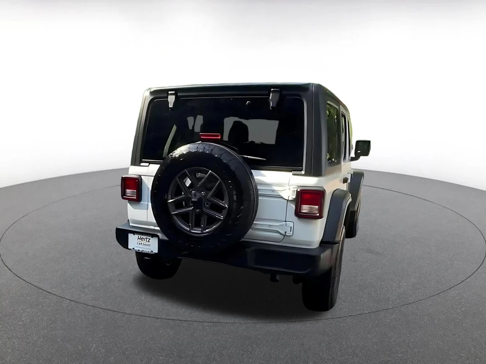 2025 Jeep JL Wrangler - Image 16 of 31