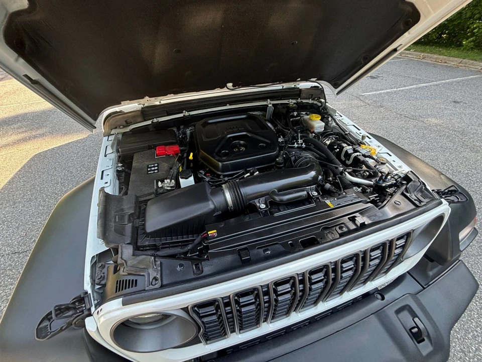 2025 Jeep JL Wrangler - Image 30 of 31