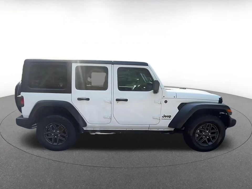 2025 Jeep JL Wrangler - Image 18 of 31