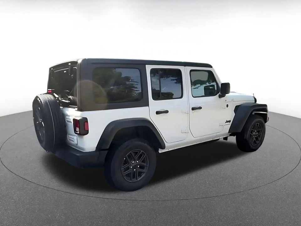 2025 Jeep JL Wrangler - Image 17 of 31