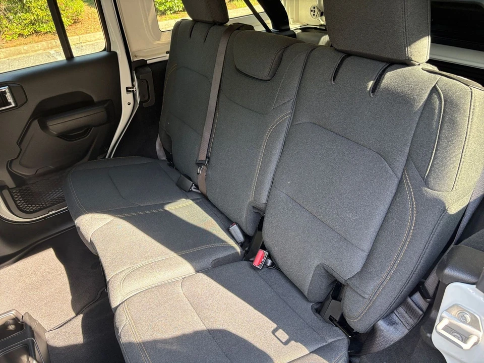 2025 Jeep JL Wrangler - Image 23 of 31