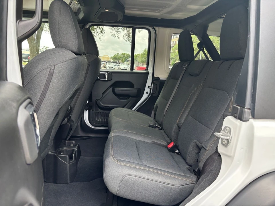 2025 Jeep JL Wrangler - Image 17 of 31