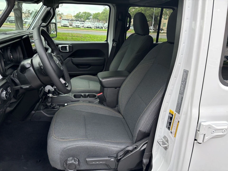 2025 Jeep JL Wrangler - Image 26 of 31