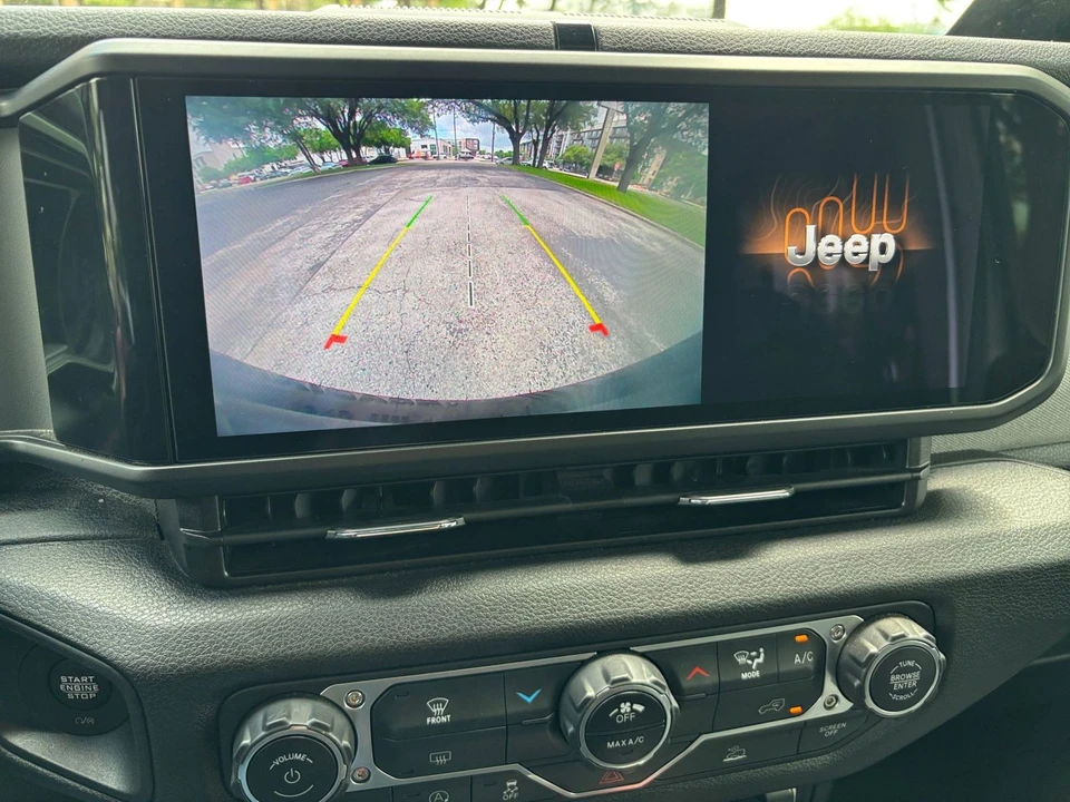 2025 Jeep JL Wrangler - Image 16 of 31