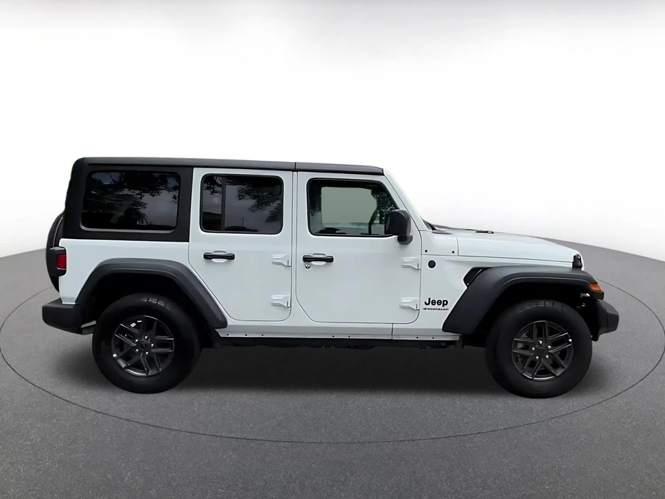 2025 Jeep JL Wrangler - Image 13 of 31