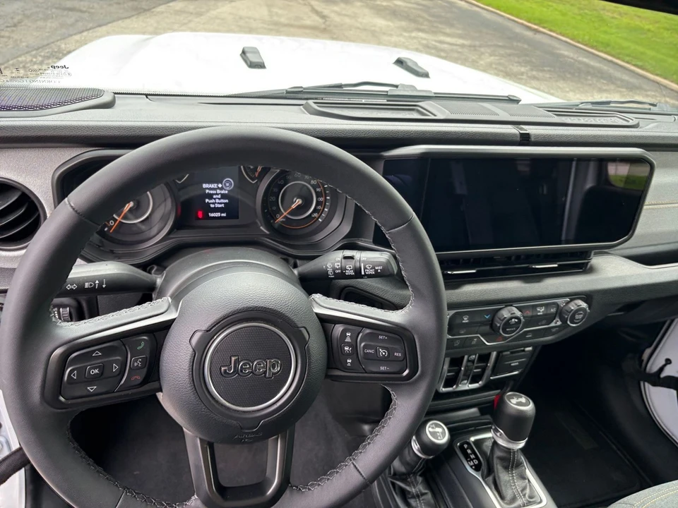 2025 Jeep JL Wrangler - Image 24 of 31