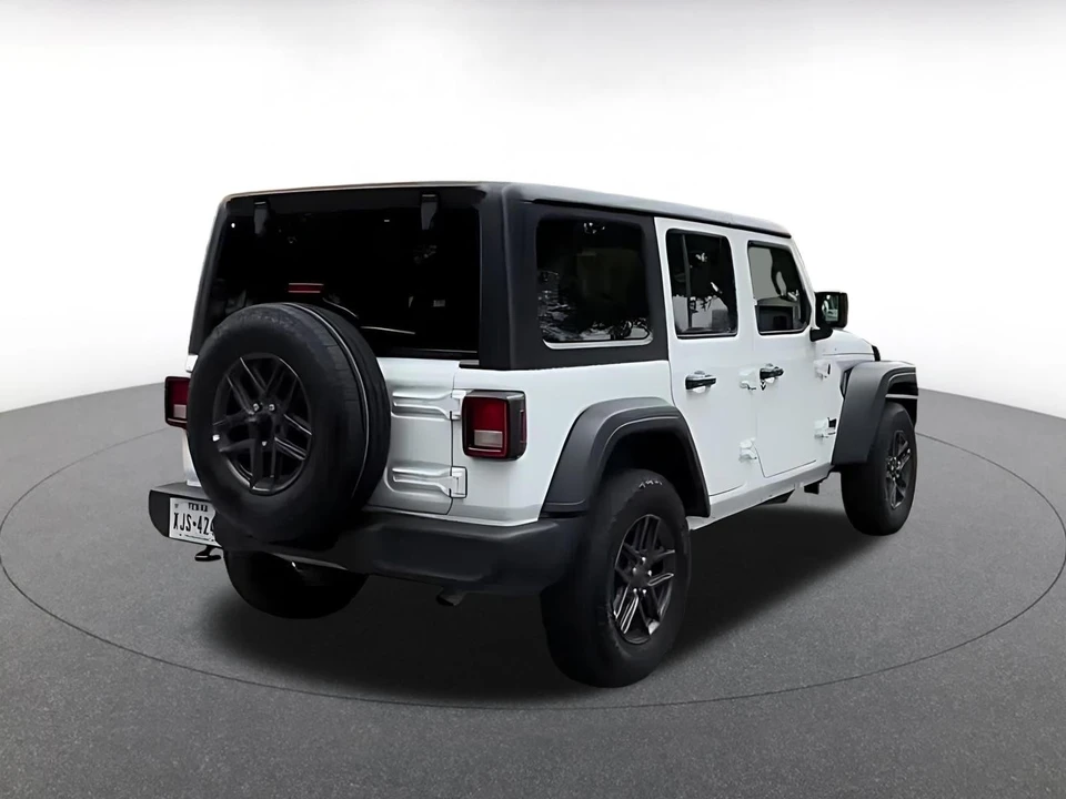 2025 Jeep JL Wrangler - Image 11 of 31
