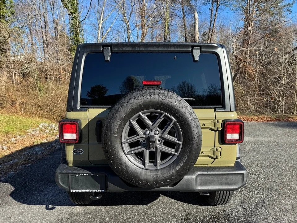 2025 Jeep JL Wrangler - Image 8 of 21