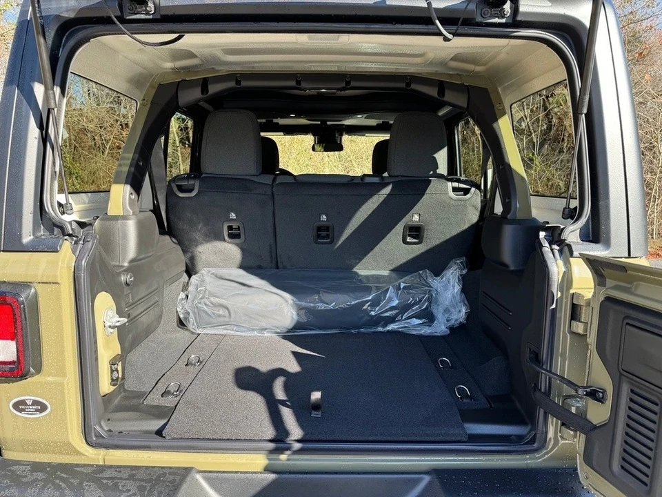2025 Jeep JL Wrangler - Image 16 of 21