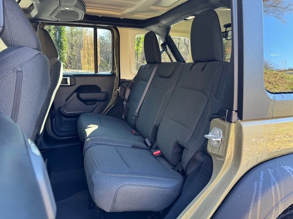 2025 Jeep JL Wrangler - Image 14 of 21