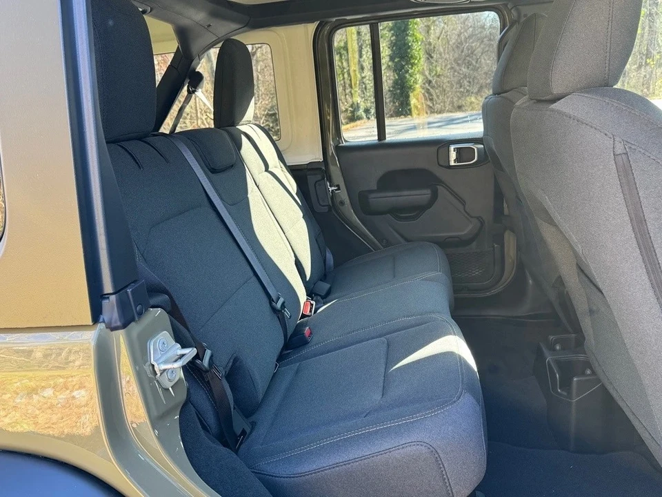 2025 Jeep JL Wrangler - Image 17 of 21