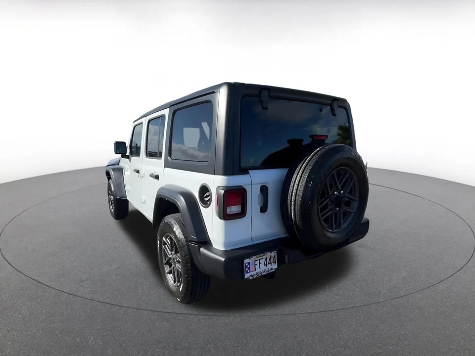 2025 Jeep JL Wrangler - Image 13 of 31