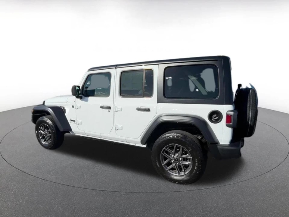 2025 Jeep JL Wrangler - Image 12 of 31